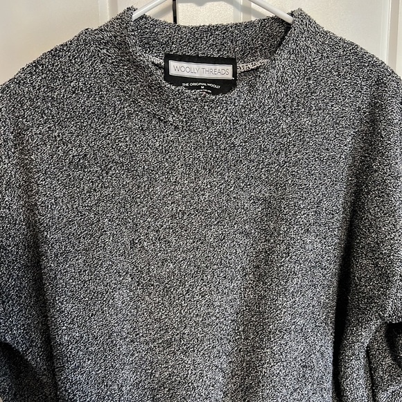 Wolly Threads Sweatshirt- Like New - Picture 3 of 5